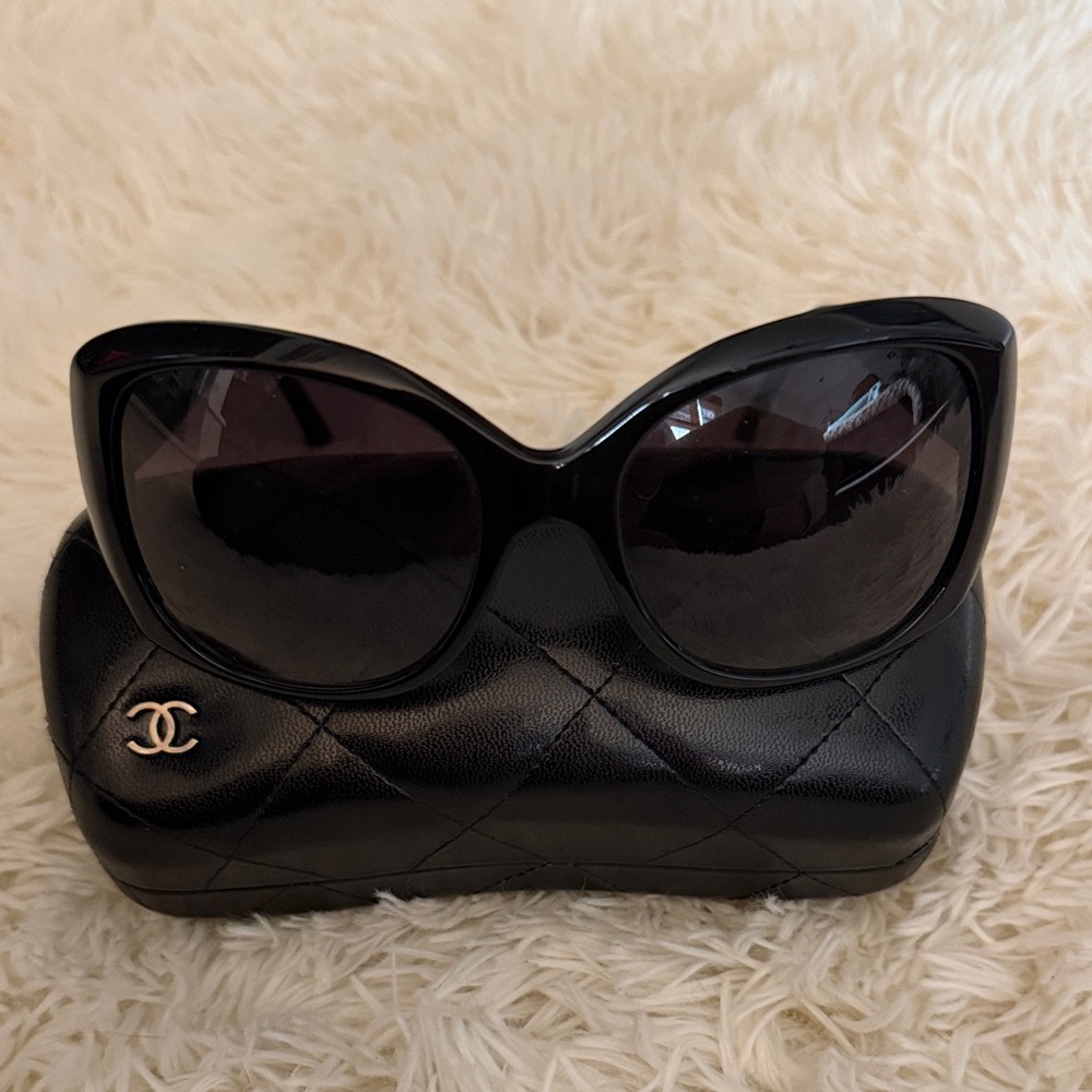 AUTHENTIC Chanel Black Cat-Eye 5183 Sunglasses with Quilted Case